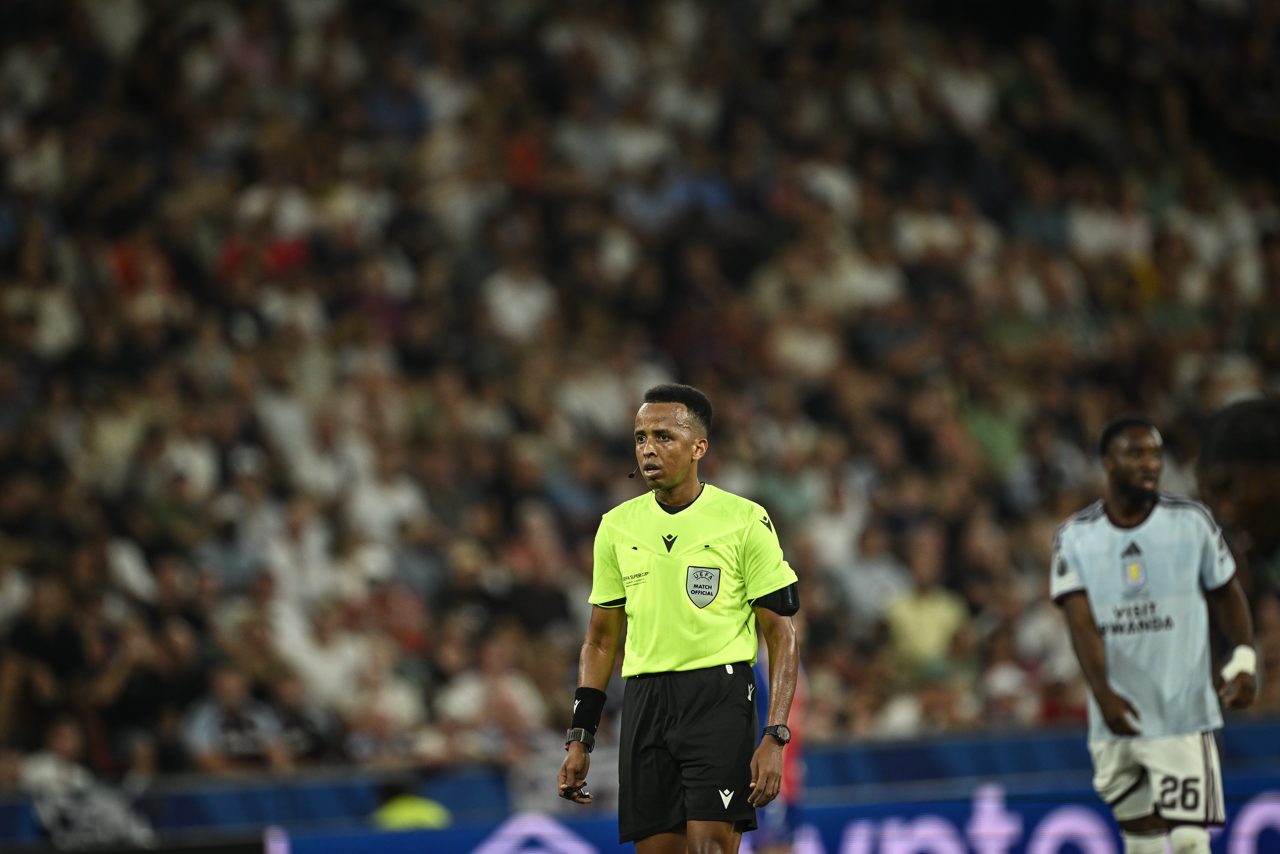 Paris Saint-Germain, Aston Villa'yı 2-1 yenerek UEFA Süper Kupa'nın sahibi oldu.