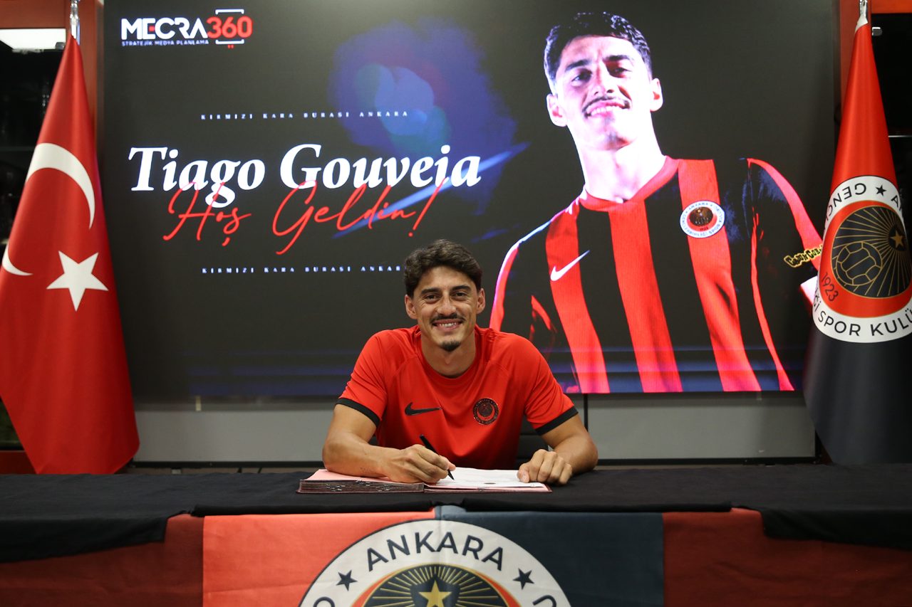 Barcelona, Portekizli futbolcu Joao Cancelo'yu bonservisiyle kadrosuna kattı