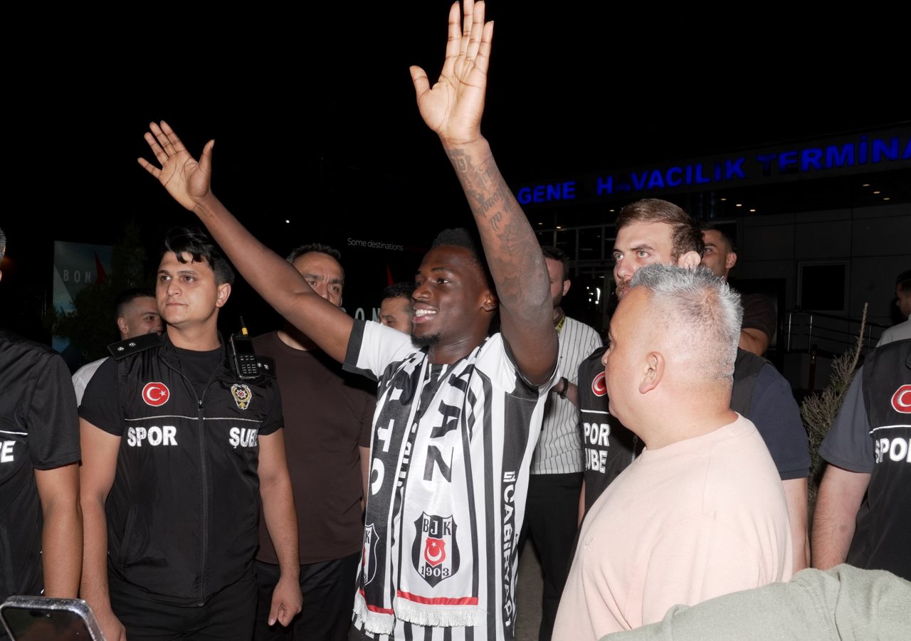 Hollandalı futbolcu Ernest Poku, Beşiktaş için İstanbul'a geldi