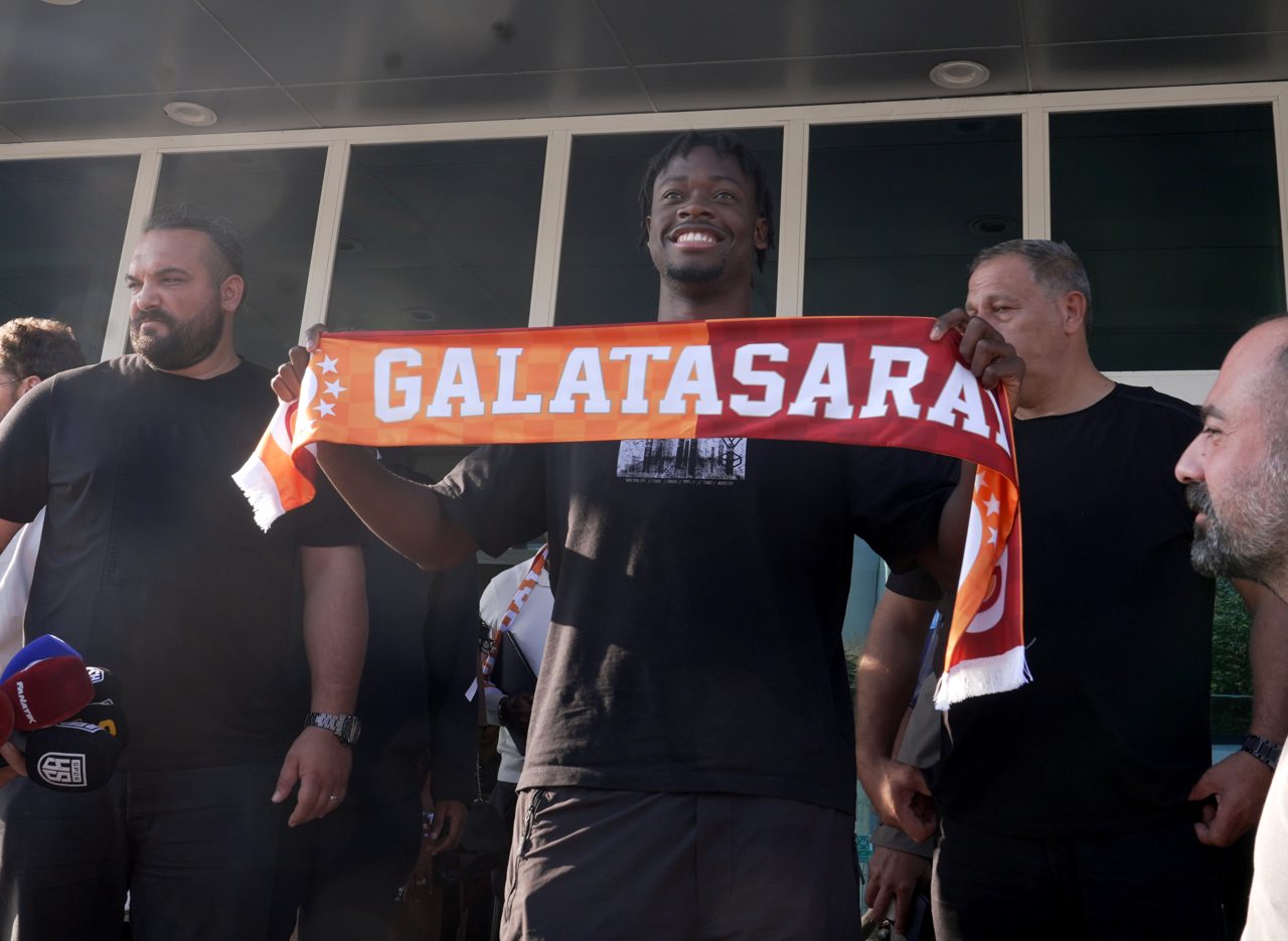 El Chadaille Bitshiabu, Galatasaray için İstanbul'a geldi