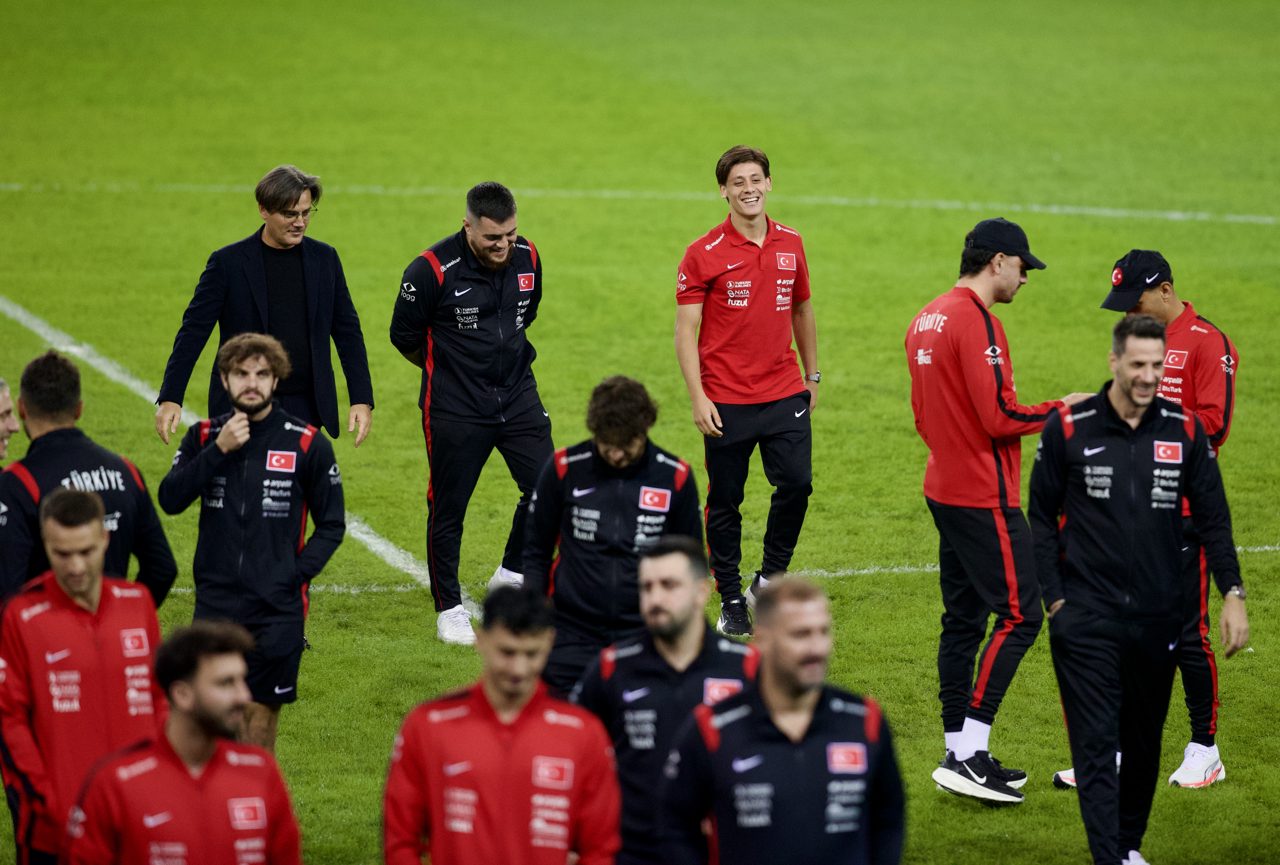 A Milli Futbol Takımı, Kocaeli Stadı'nda yürüyüş yaptı